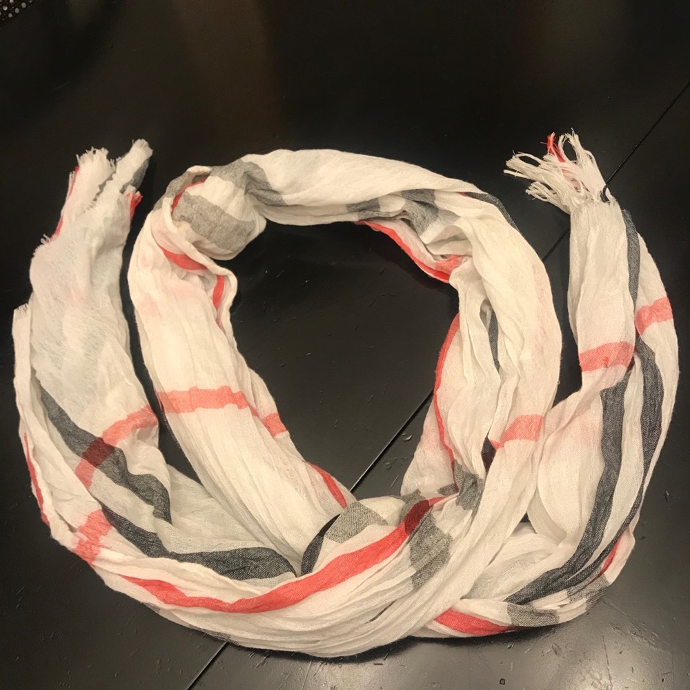 Large scarf🧣 - Picture 2 of 11